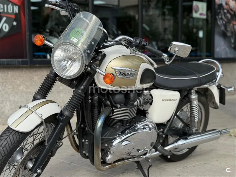 Triumph Bonneville T100 – Vista 19