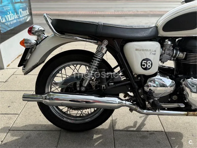 Triumph Bonneville T100 – Vista 9