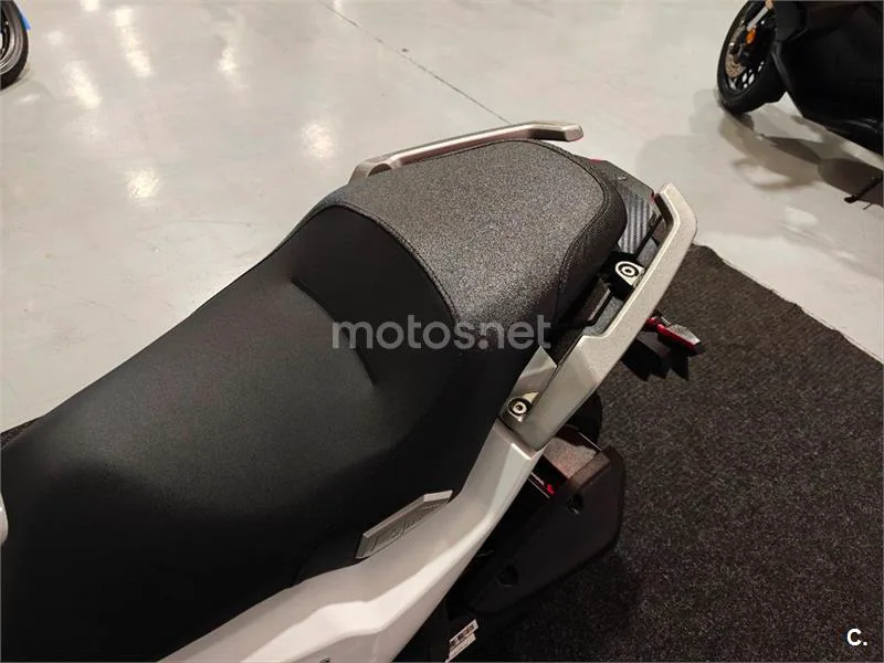 SYM ADX 125 – Vista 8