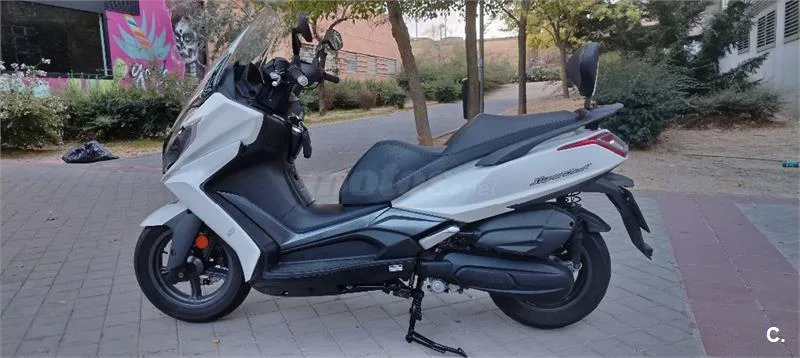 Kymco Super Dink 125 – Vista 3