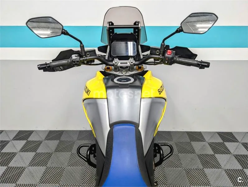 Suzuki V-Strom 1050 – Vista 8