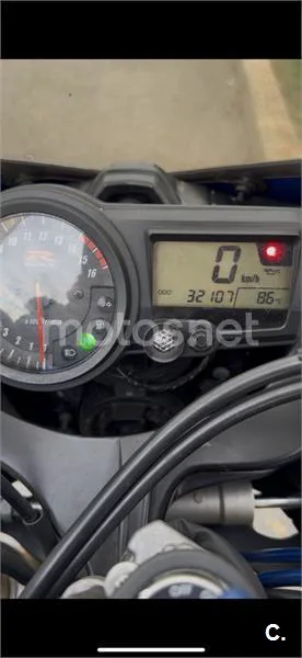 Suzuki GSX R750 – Vista 8