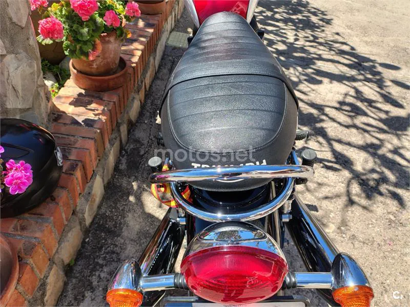 Triumph Bonneville – Vista 8