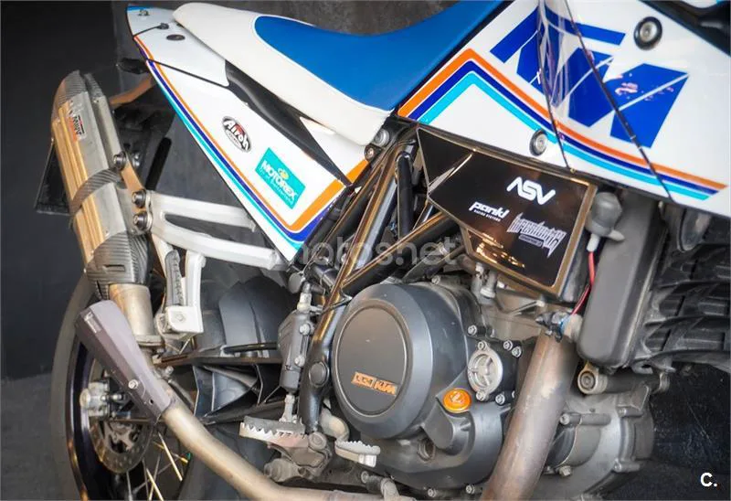KTM 690 SMC R – Vista 7