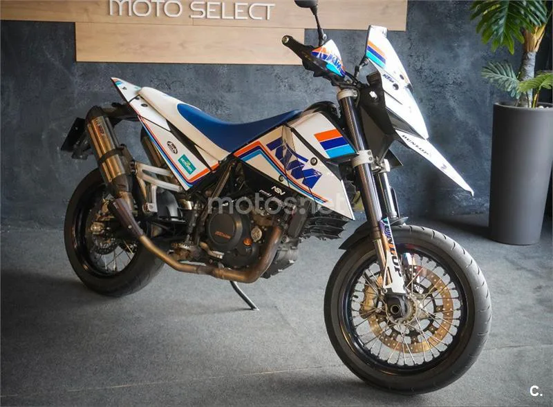 KTM 690 SMC R – Vista 9