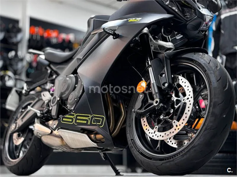 Triumph Daytona 660 – Vista 3