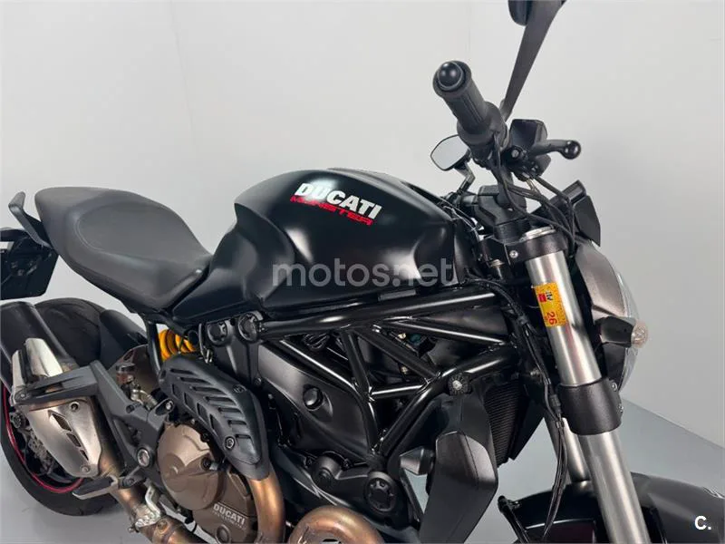 Ducati Monster 821 – Vista 3