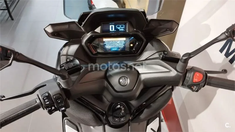 Yamaha XMAX 300 – Vista 11