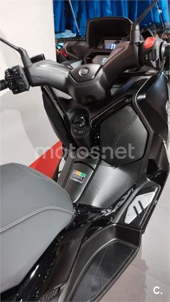 Yamaha XMAX 300 – Vista 17