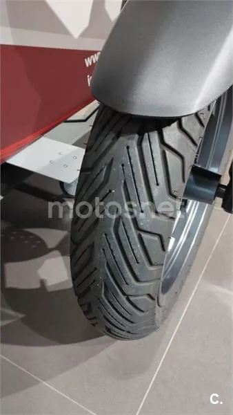 Yamaha XMAX 300 – Vista 18