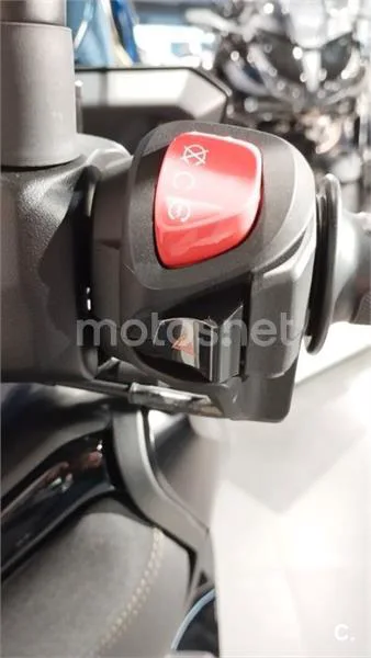Yamaha XMAX 300 – Vista 20