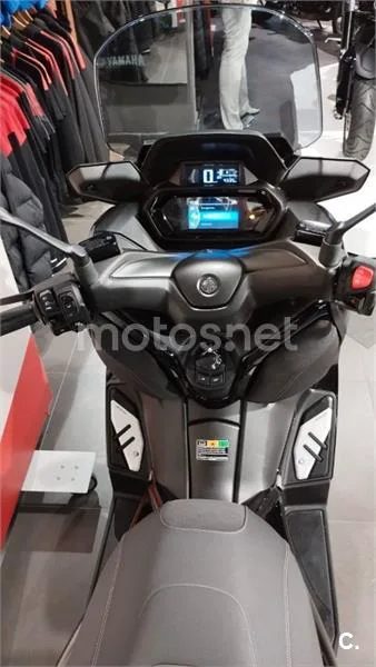 Yamaha XMAX 300 – Vista 21