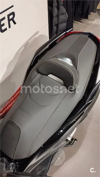 Yamaha XMAX 300 – Vista 10