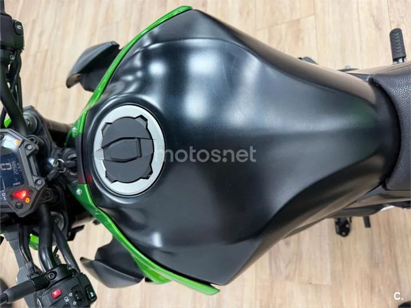 Kawasaki Z900 – Vista 7