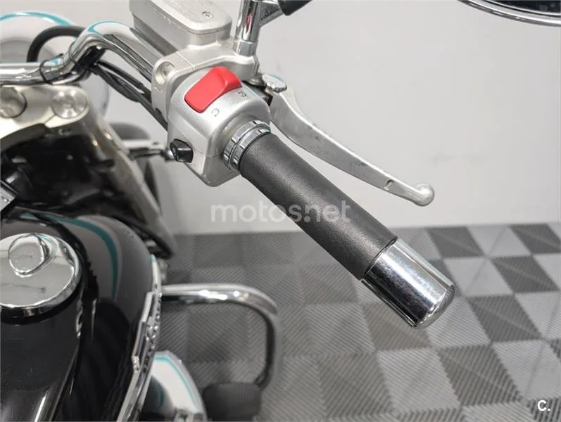 Suzuki Intruder C800C – Vista 12