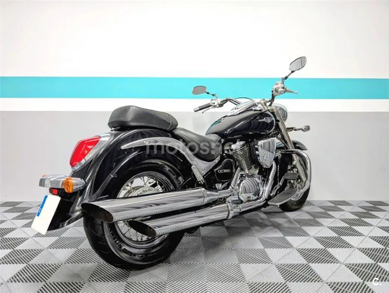 Suzuki Intruder C800C – Vista 7