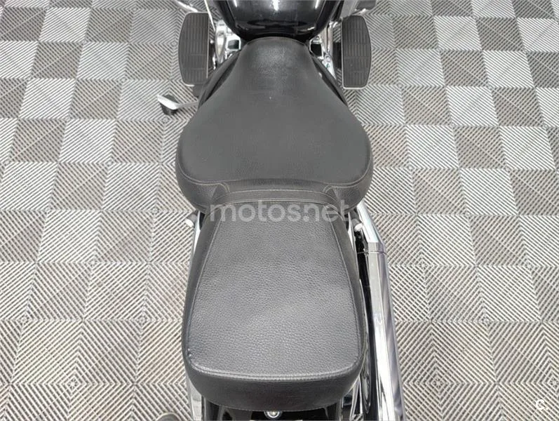 Suzuki Intruder C800C – Vista 9