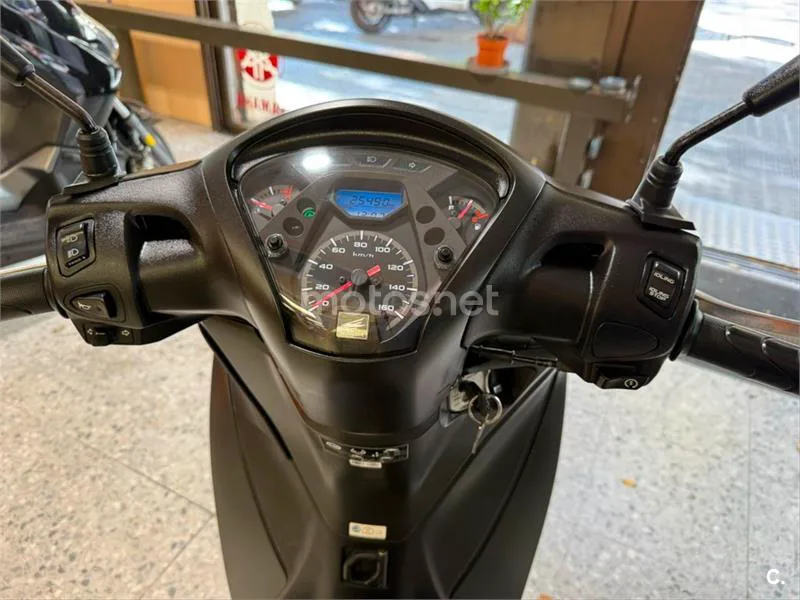 Honda SH 125i – Vista 22