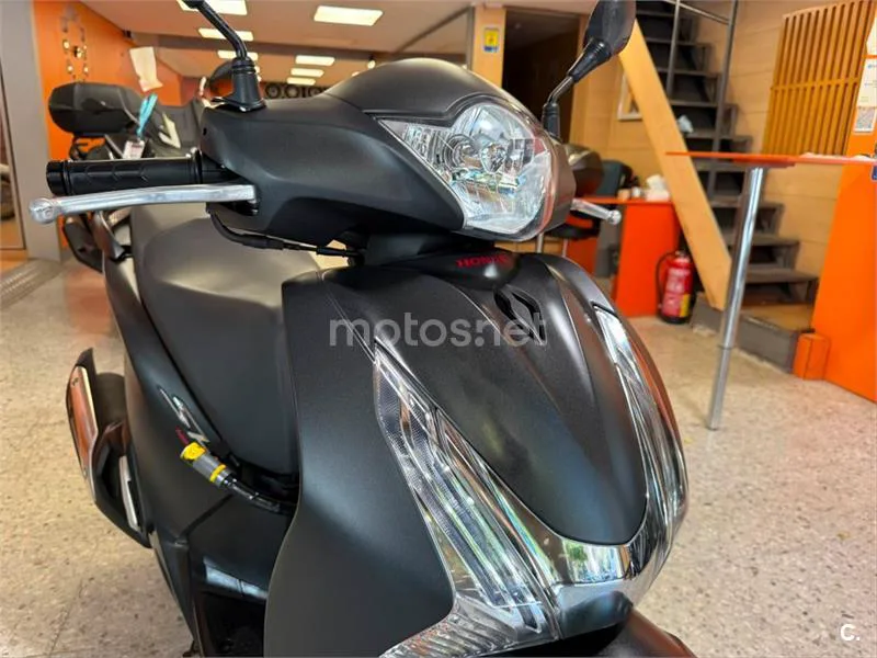 Honda SH 125i – Vista 4