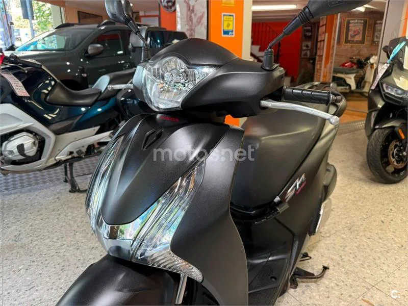 Honda SH 125i – Vista 5