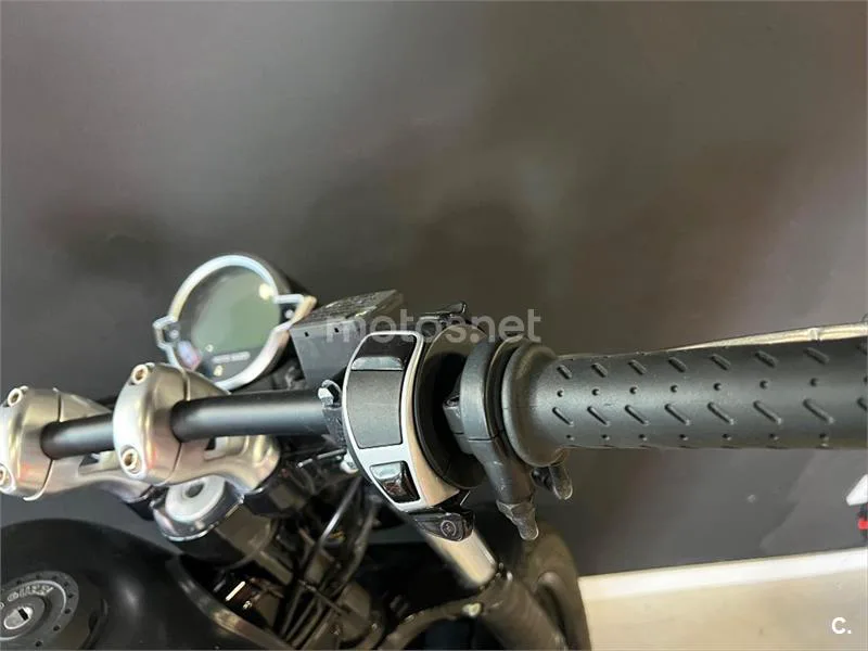 Moto Guzzi V9 – Vista 9