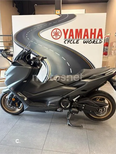 Yamaha TMAX – Vista 3