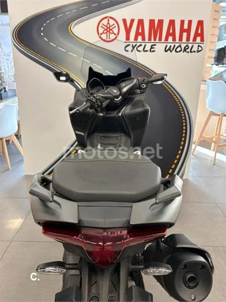 Yamaha TMAX – Vista 4