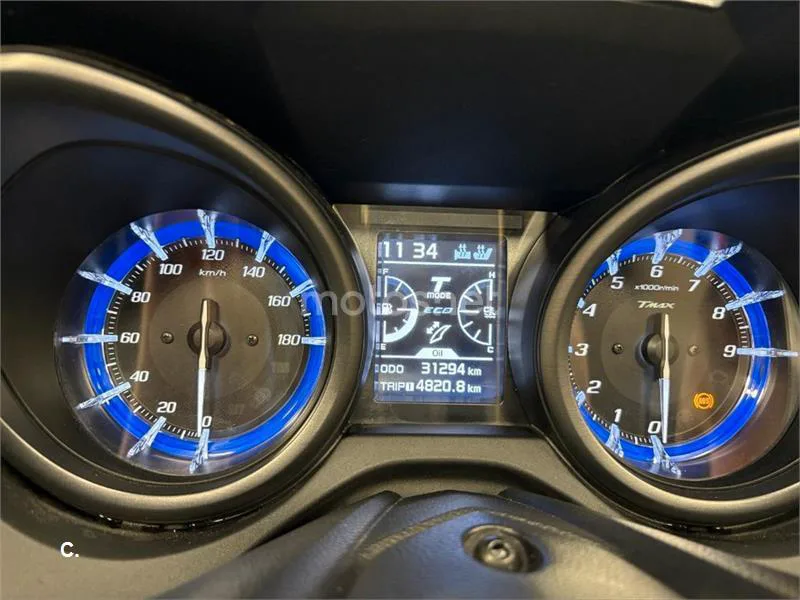 Yamaha TMAX – Vista 5