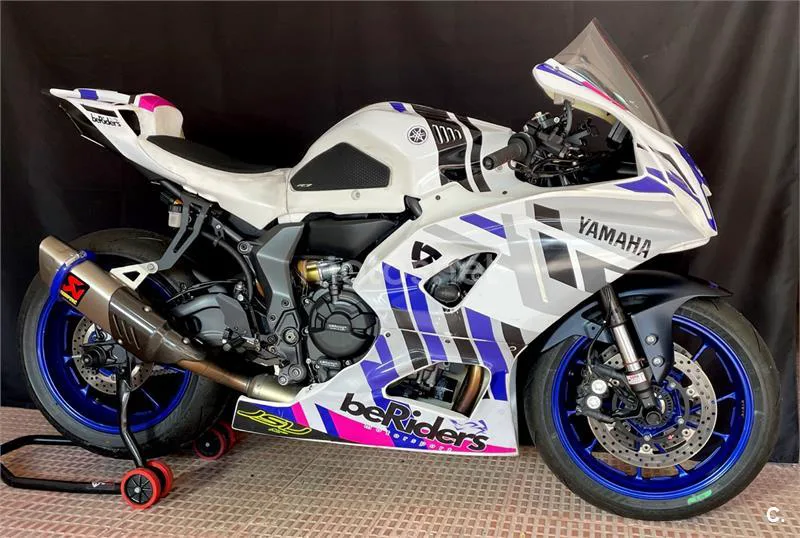 Yamaha R7 – Vista 2