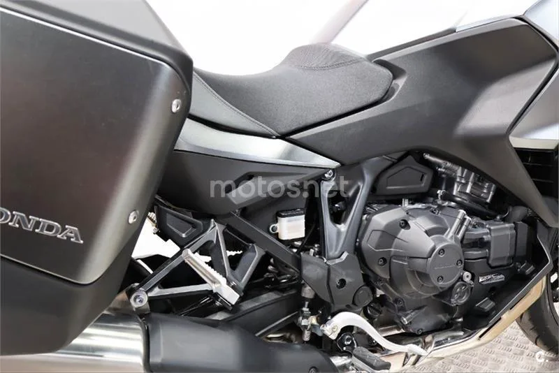 Honda NT1100 – Vista 15