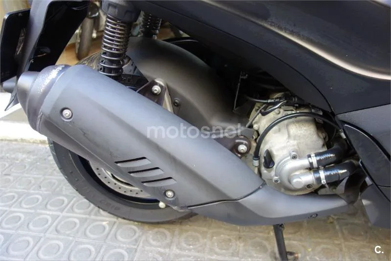 Piaggio Beverly 300 – Vista 3