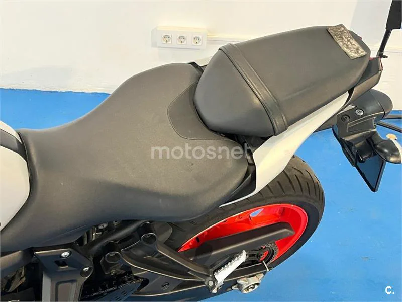 Yamaha MT-07 – Vista 35