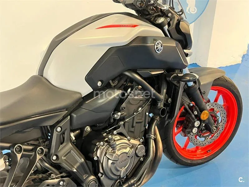Yamaha MT-07 – Vista 53