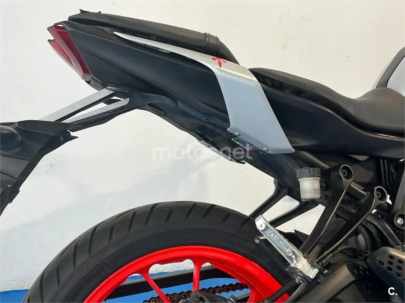 Yamaha MT-07 – Vista 8