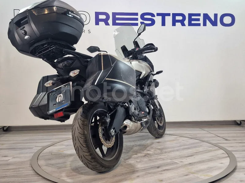 Kawasaki Versys – Vista 8
