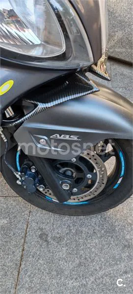 Suzuki Burgman 400 – Vista 17