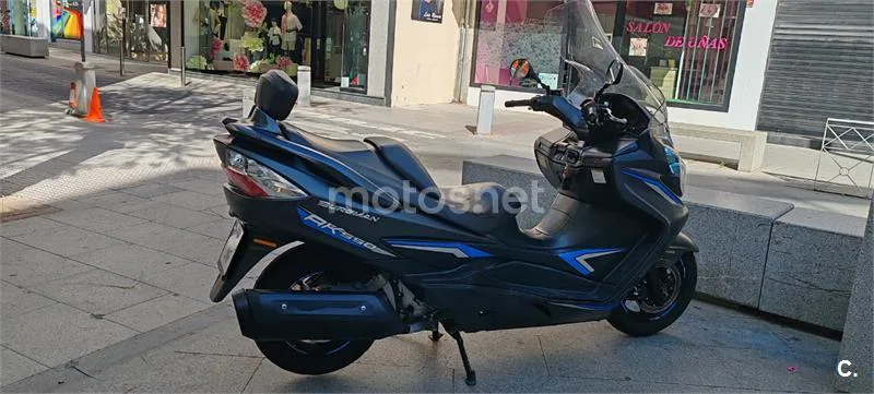 Suzuki Burgman 400 – Vista 21