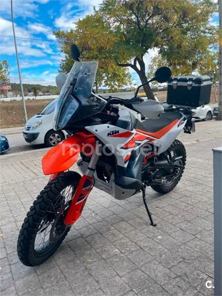 KTM 890 – Vista 6