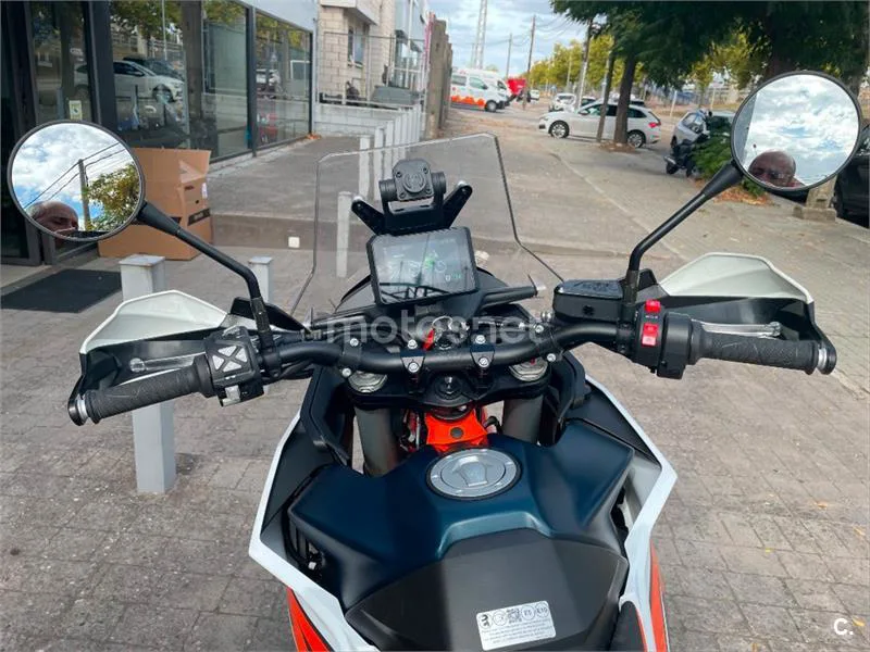 KTM 890 – Vista 10