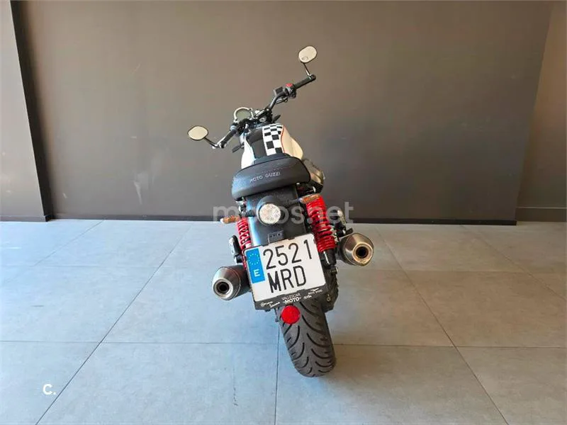 Moto Guzzi V7 – Vista 3
