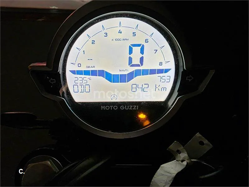 Moto Guzzi V7 – Vista 4
