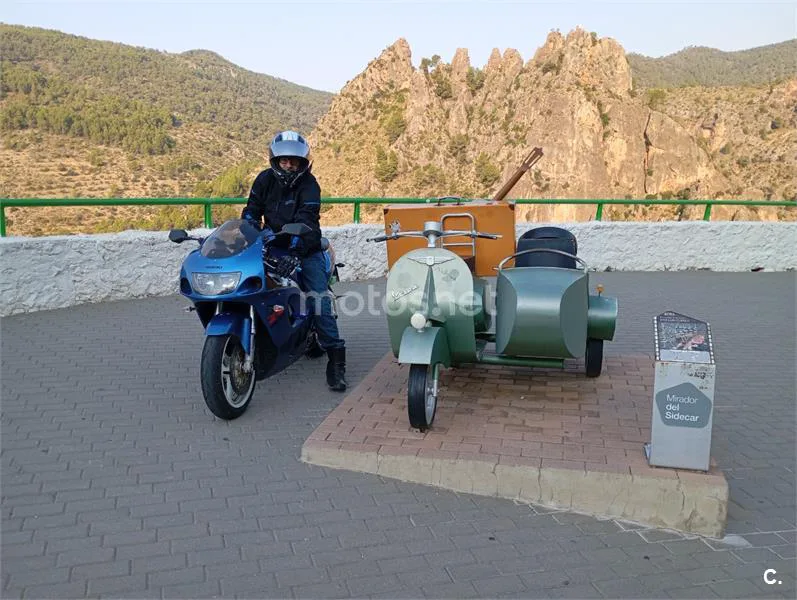 Suzuki GSX-R750 – Vista 6