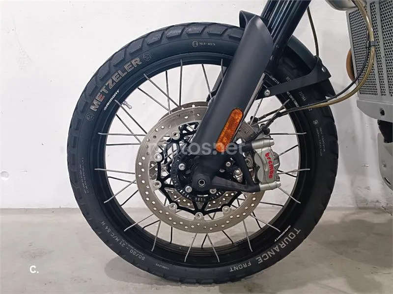 Triumph Scrambler 1200 – Vista 18
