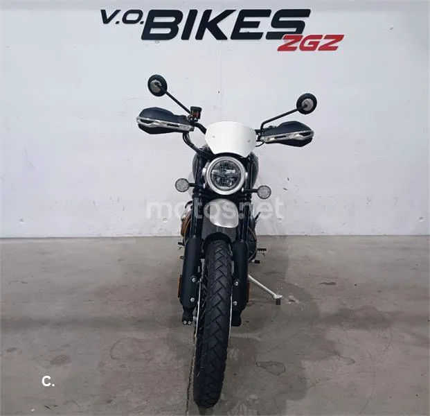 Triumph Scrambler 1200 – Vista 25