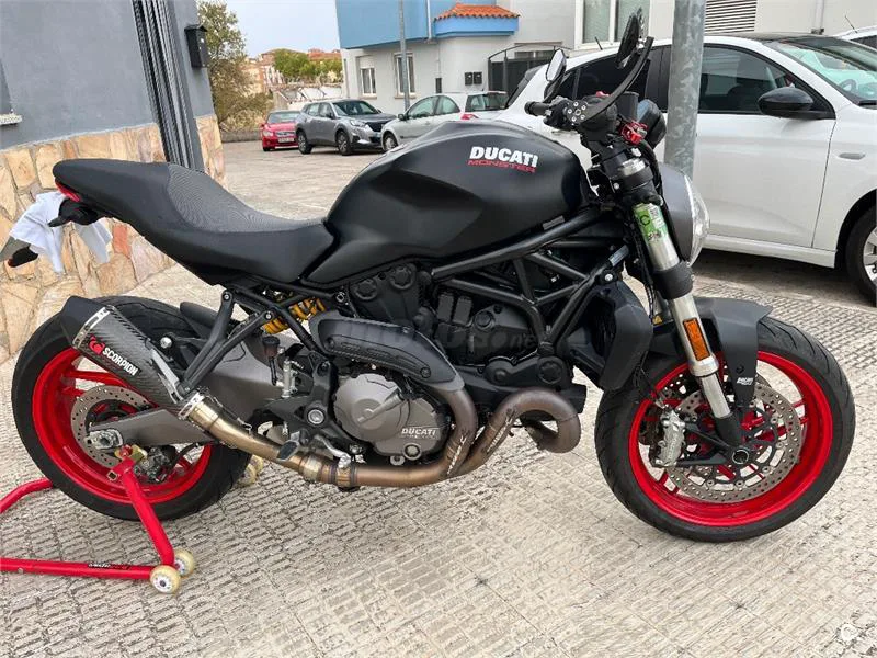 Ducati Monster 821 – Vista 2