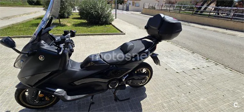 Yamaha TMAX – Vista 2