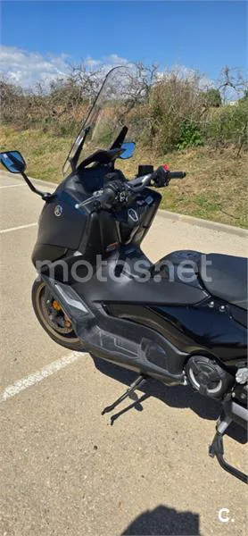 Yamaha TMAX – Vista 3