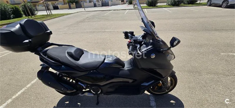 Yamaha TMAX – Vista 8