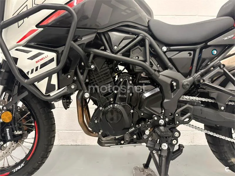 Benelli TRK 702 X – Vista 17