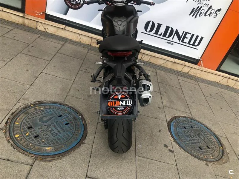 Ducati Monster 821 – Vista 11